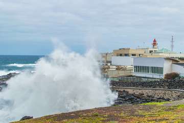 Montañas de agua en la costa de Telde (Foto Antonio Rico)